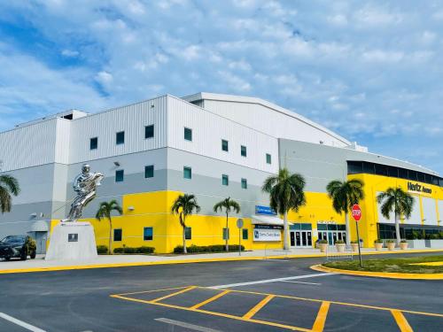 Holiday Inn Express and Suites Fort Myers Airport By IHG - 편의 시설/서비스