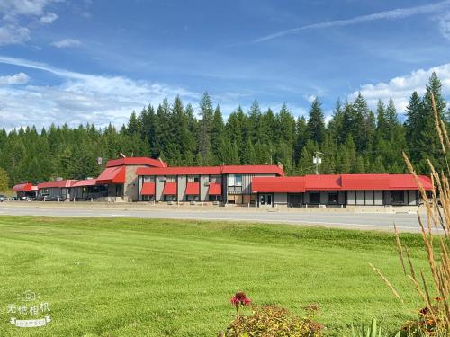 . Wells Gray Inn