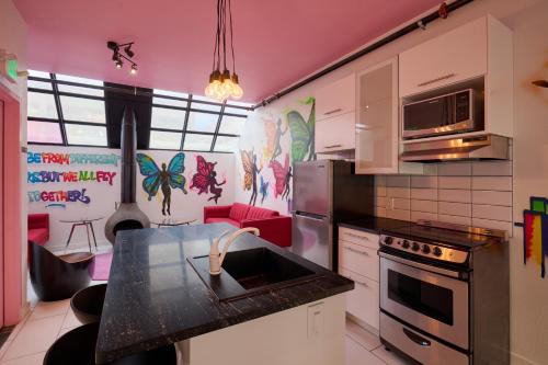 BIG little Hotel in Lincoln Park