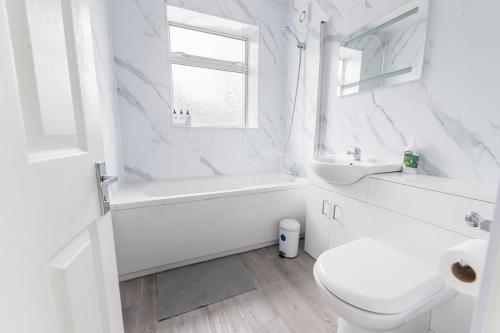 EEJs Grand 5 Bed Home- London, Greenwich, Londyn (zdjęcie 9)