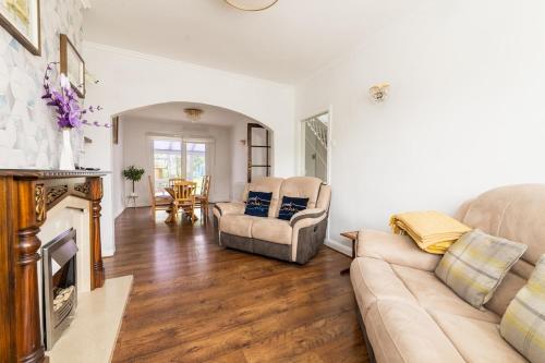 EEJs Grand 5 Bed Home- London, Greenwich gîte à louer The Valley