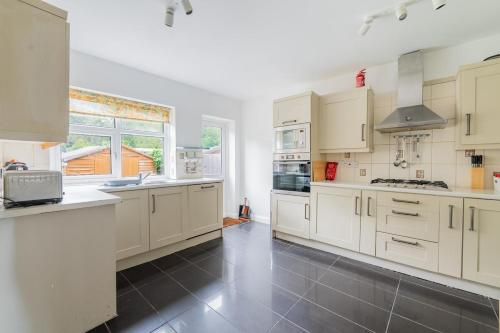 EEJs Grand 5 Bed Home- London, Greenwich, Londyn (zdjęcie 7)