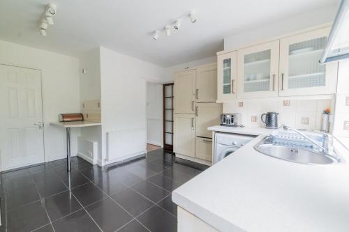 EEJs Grand 5 Bed Home- London, Greenwich, Londyn (zdjęcie 8)