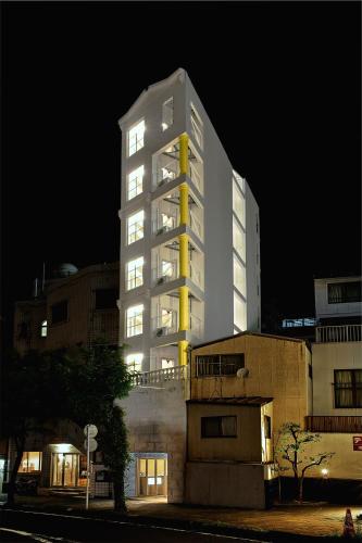 A szálláshely kívülről, Hotel URO near Glover House and Office