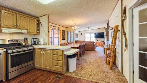 ห้องครัว, Desert View Retreat - Sleeps 22, Game Garage, Near Skywalk & Lake Mead in เมดวิว(แอริโซนา)