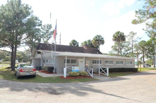 Southern Palms Park Model 4 - image 8