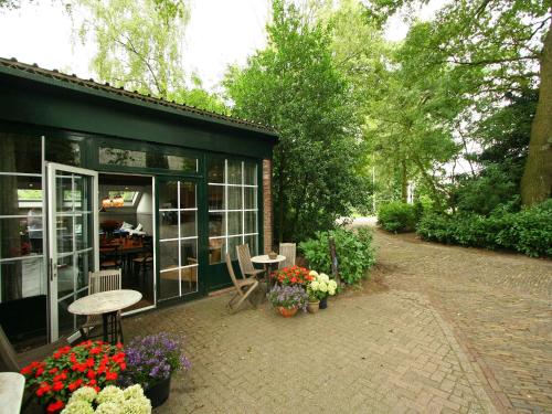 Farmhouse in Reest Valley with Sauna & Hot Tub, Balkbrug