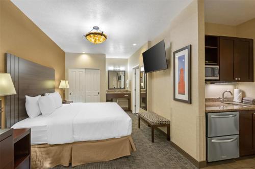 Best Western Plus Canyonlands Inn - image 2