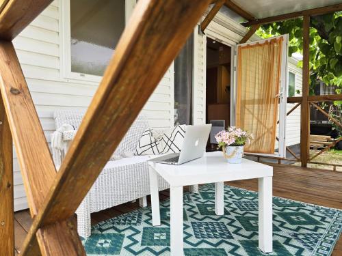 陽台/露台, Bungalow in Canet de Mar near Scenic Beach in 濱海卡內特
