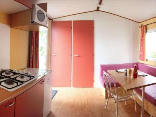 Mobil-home avec terrasse - 2 chambres à Bretignolles-sur-Mer - API-1-52-300 (Mobil-home avec terrasse - 2 chambres a Bretignolles-sur-Mer - API-1-52-300) in La Chaize-Giraud
