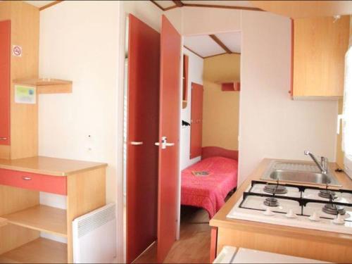 Mobil-home avec terrasse - 2 chambres à Bretignolles-sur-Mer - API-1-52-300 (Mobil-home avec terrasse - 2 chambres a Bretignolles-sur-Mer - API-1-52-300) in La Chaize-Giraud