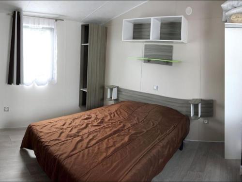 Mobil-home PMR avec Terrasse à Brétignolles-sur-Mer - API-1-52-327 (Mobil-home PMR avec Terrasse a Bretignolles-sur-Mer - API-1-52-327) in La Chaize-Giraud