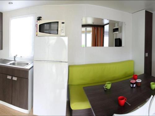 Mobil-home pour 4 personnes avec terrasse - API-1-52-341 in La Chaize-Giraud