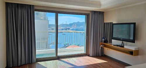 Tongyeong Bay Condo Hotel in Tongyeong-si
