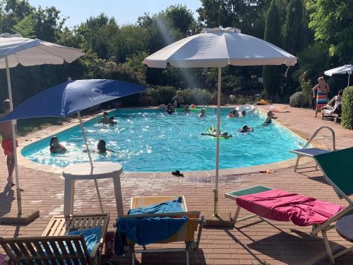 Peldbaseins, Countryside Bliss with Pool  Tennis in Pontecchio Polesine
