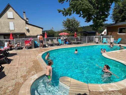Chalet cosy avec terrasse pour 4 personnes - API-1-52-406 in 吉蒙孔