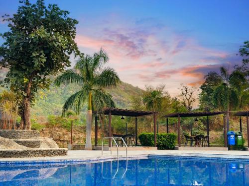 Úszómedence, Valencia Club and Resort - Luxury Nature Resort, Foot hills of Mount Abu in Abu-hegy