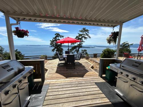 Shangri-La Oceanfront vacation home in Pender Island, Canada