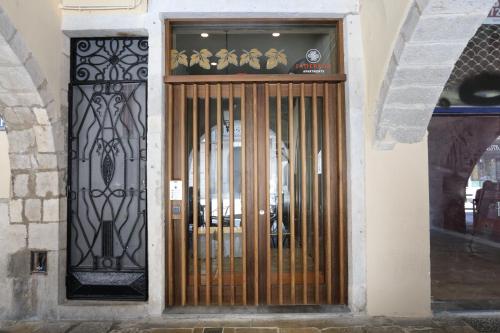 Entrada, Apartaments Placa Del Vi in Girona