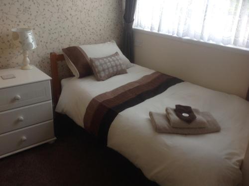 Cleasewood Guest House - image 2