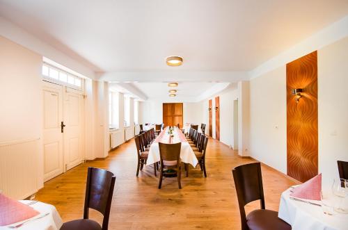 Restorāns, Hotel Zur Burg GmbH in Burg Stargard