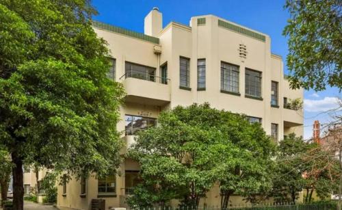 Exterior view of Stylish Art Deco on the Park