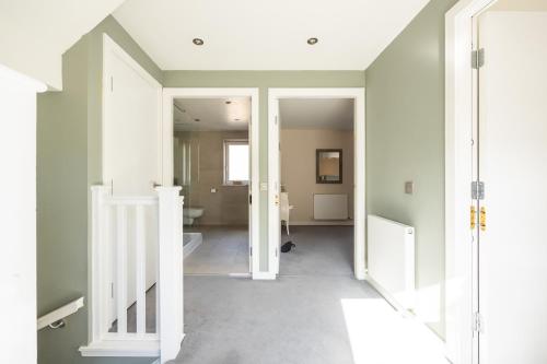 Gorgeous central 3 bed house free parking & garden, Edinburgh (photo 3)