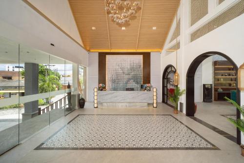 Howard Johnson by Wyndham Phuket Naiyang - 숙소 외관