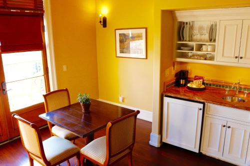 Удобства, CaliPaso Winery & Villa in Wellsona