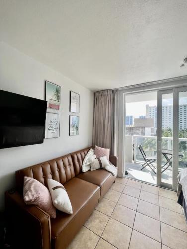 Pet Friendly Studio Beach and Pool Access, gym ! in Spiaggia Golden Beach