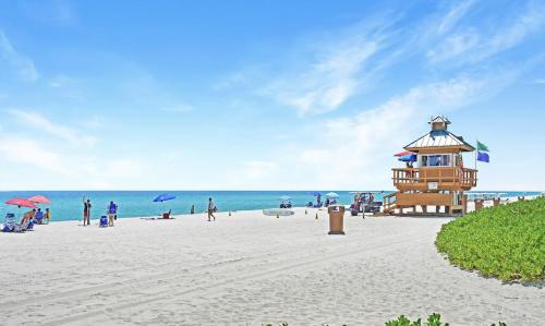 Pet Friendly Studio Beach and Pool Access, gym ! in Spiaggia Golden Beach