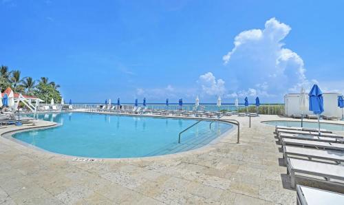 Pet Friendly Studio Beach and Pool Access, gym ! in Spiaggia Golden Beach