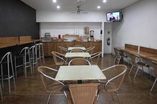 Restaurant, Seven Crown Express & Suites by Kavia in Cabo San Lucas