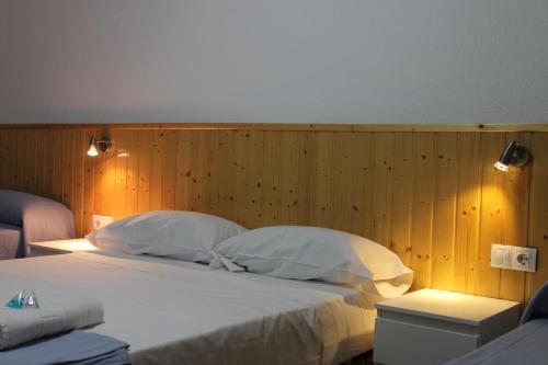 Hostal Amantes De Teruel - image 2
