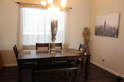 Luxurious 5-Bedroom Retreat with Saltwater Pool and Spa in Elk Grove