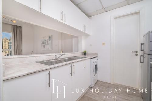 LUX The Ultimate Lake View Residence, Dubai (foto 9)
