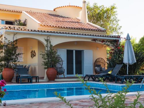 Beach villa Casa de Amanhã 450 mts to the beach with beautiful garden and heated saltwater pool 4