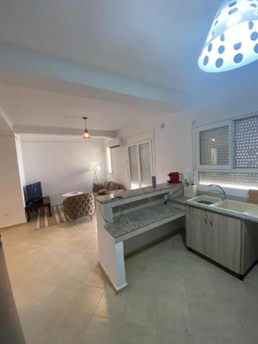 Magnifique Duplex Vue Mer 4 chambres Bénian (Magnifique Duplex Vue Mer 4 chambres Benian) in Ain Benian