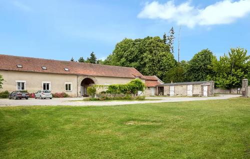 外部景觀, Beautiful Home In Monthenault With Wifi in 蒙唐諾爾