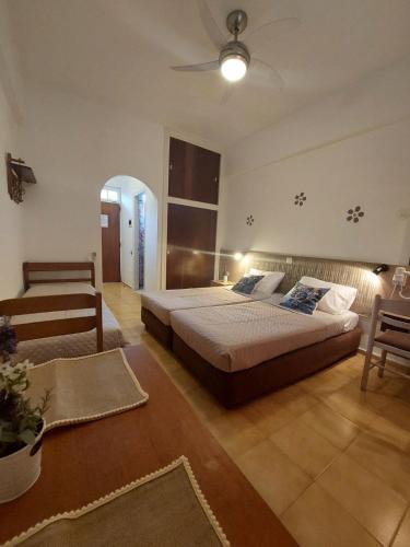 3 twin beds