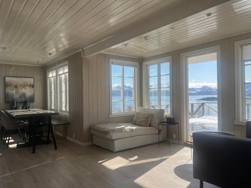 Centrally Located Cabin by the Sea - Sortland in Sortland