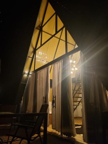 Chalé 1 com hidro, lareira e café da manhã