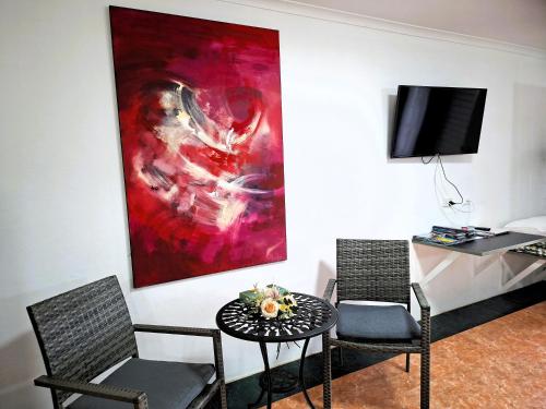 The Queenslander Motel in Palm Beach