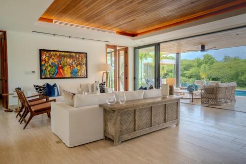 Villa Libertad, amazing pool ,modern design in لارومانا