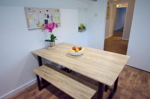 New! Four bedroom spacious property 'The Hideaway' at Calver Arms in Calver
