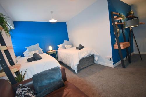 New! Four bedroom spacious property 'The Hideaway' at Calver Arms in Calver