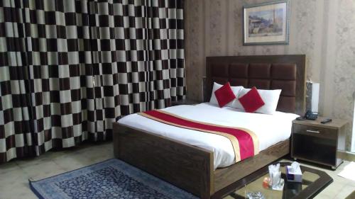 Premier Inn Heights hotel Davis Road Lahore - image 7