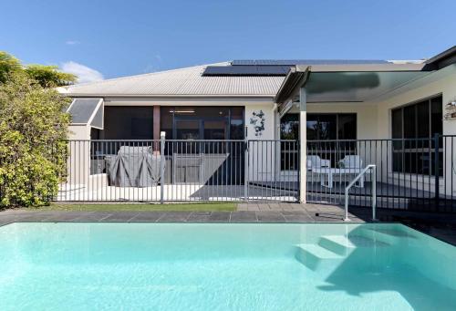 5BR with pool, games room, sleeps up to 10 guests, Burrum Heads (Foto 4)
