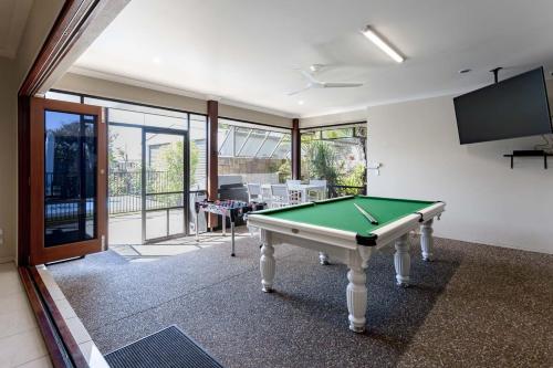 5BR with pool, games room, sleeps up to 10 guests, Burrum Heads (Foto 3)