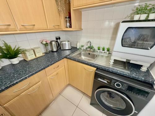 Luxurious Apartment with Patio in Covent Garden - image 12